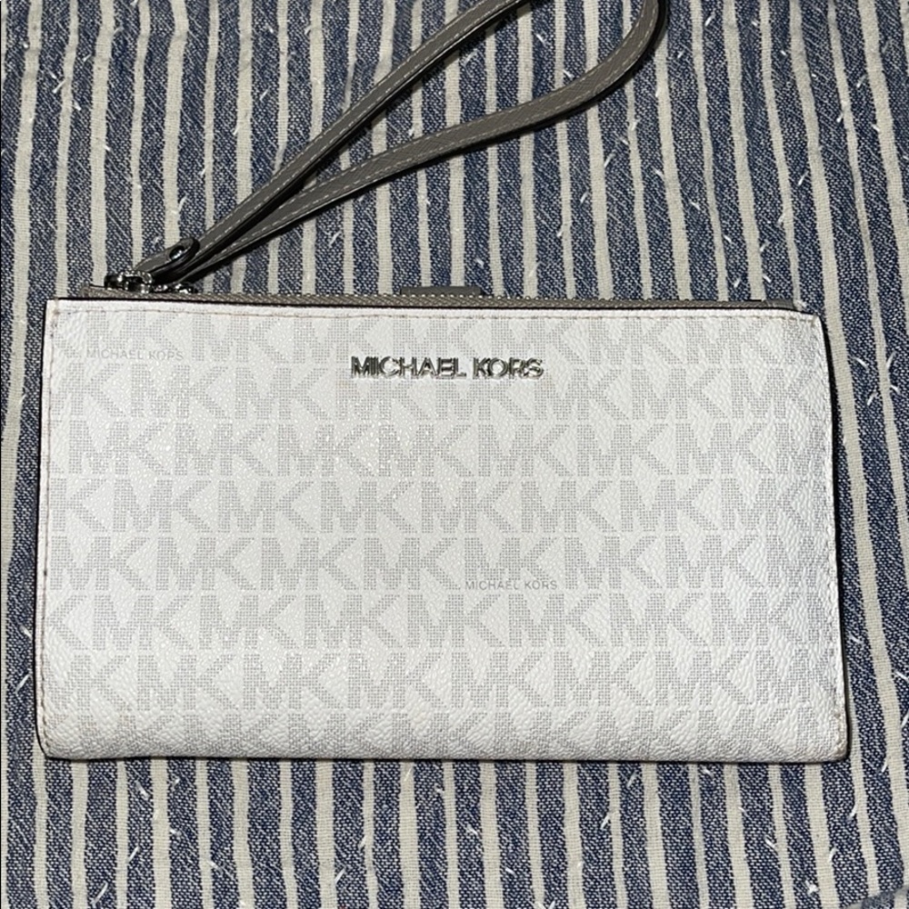 Michael Kors wristlet